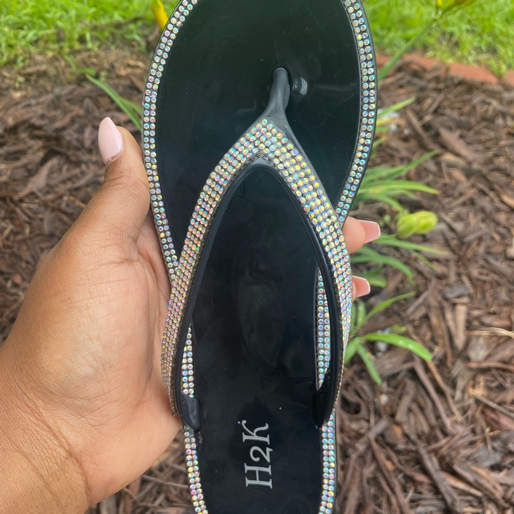 Black thong rhinestone sandals